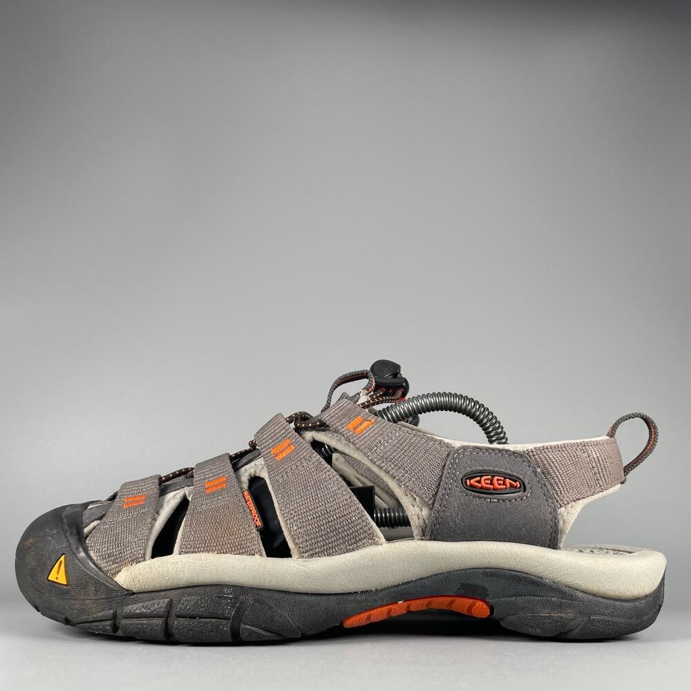 Keen Newport Men’s 9.5 Brown Leather Slip On Hiking Outdoor Waterproof Sandals